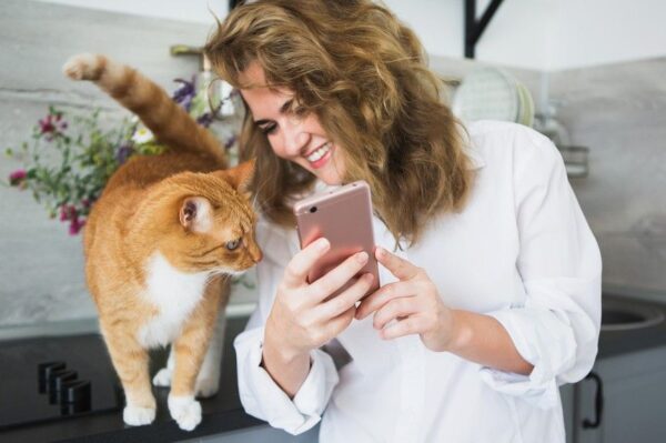 co kot widzi w telefonie